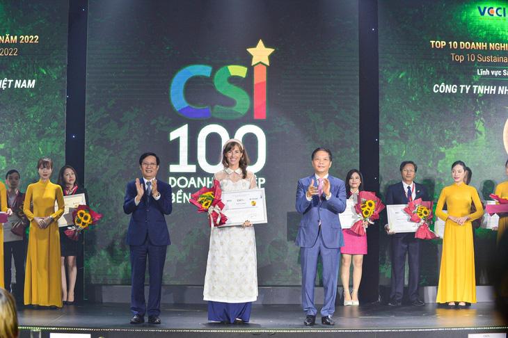 HEINEKEN Việt Nam được vinh danh trong TOP 2 doanh nghiệp phát triển bền vững nhất Việt Nam năm 2022 do VCCI bình chọn