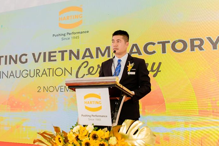Ông Dương Văn Tiệp - Giám đốc vận hành nhà máy Việt Nam nói về lộ trình phát triển tại lễ khánh thành. Ảnh: HARTING Việt Nam